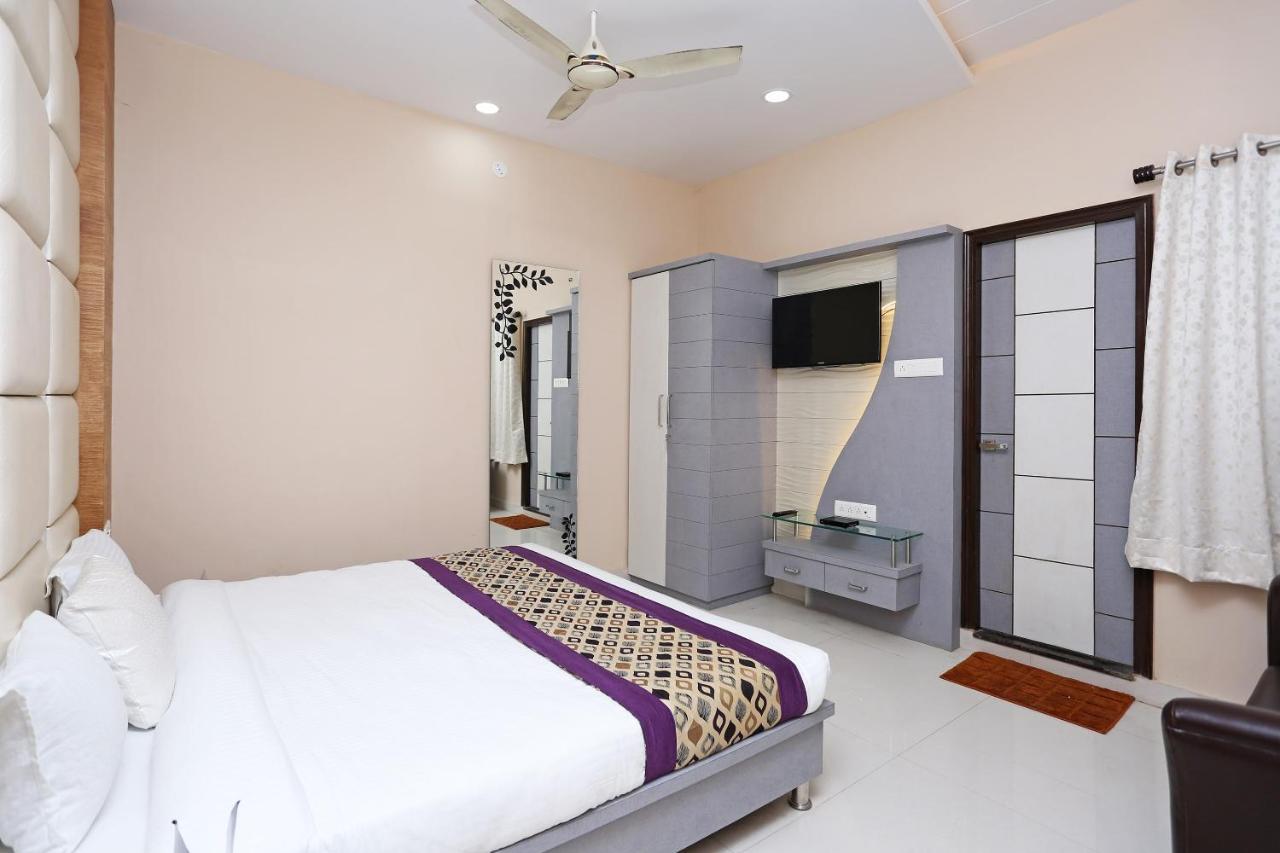 Oyo 10360 Hotel Grand Manoranjan Gorakhpur Exterior foto